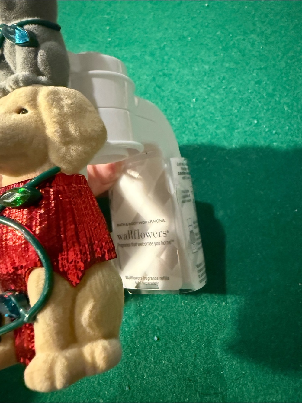 Bath & Body Works festive dog cat wallflower NWT - Picture 2 of 3